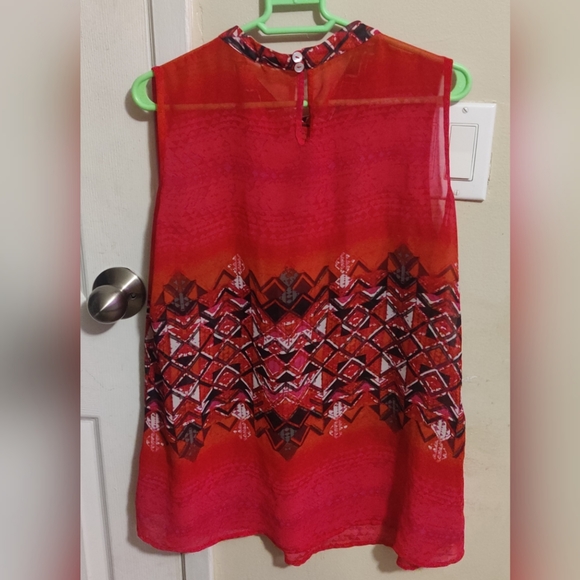 AND red blouse with cool traingle pattern - Picture 2 of 4